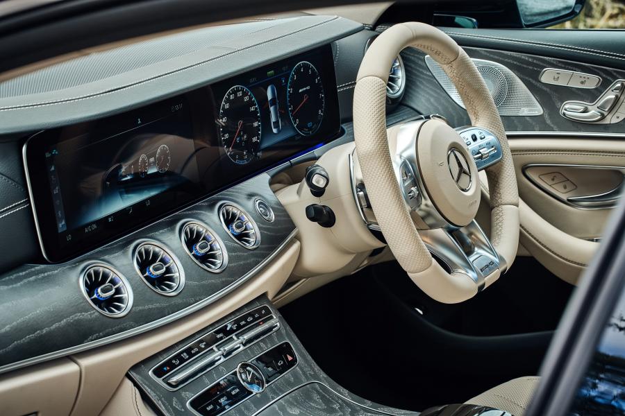 Панель приборов Mercedes-AMG CLS53 4Matic+ (C257) 2018 года  (UK) (фото 36 из 40)